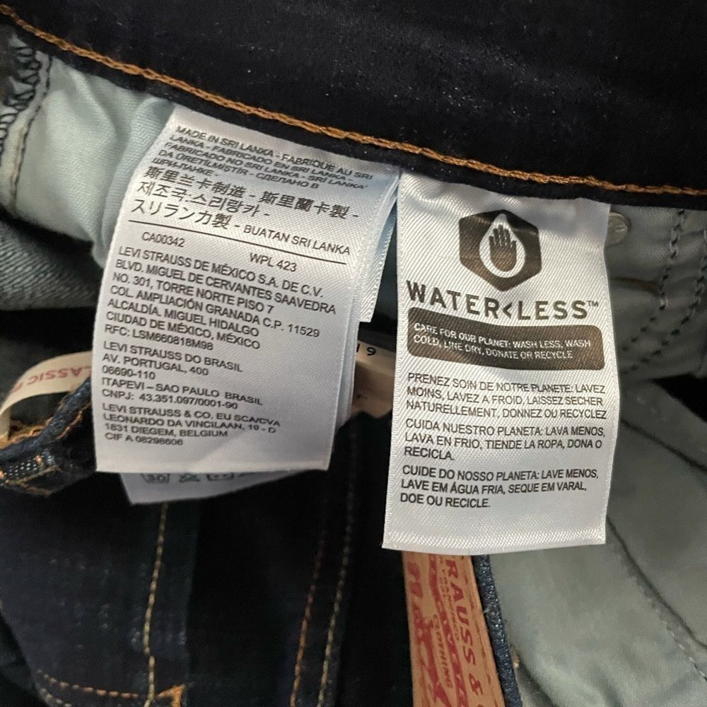 Levi's Classic Bootcut Jeans Dark Wash Size 6/ 28 - Picture 6 of 7